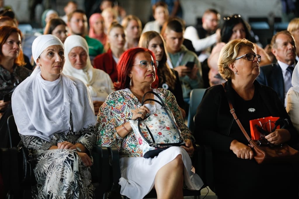 AA-20220710-28384763-28384750-BIH_U_POTOCARIMA_POCELA_KONFERENCIJA_HEROINE_SREBRENICE.jpg