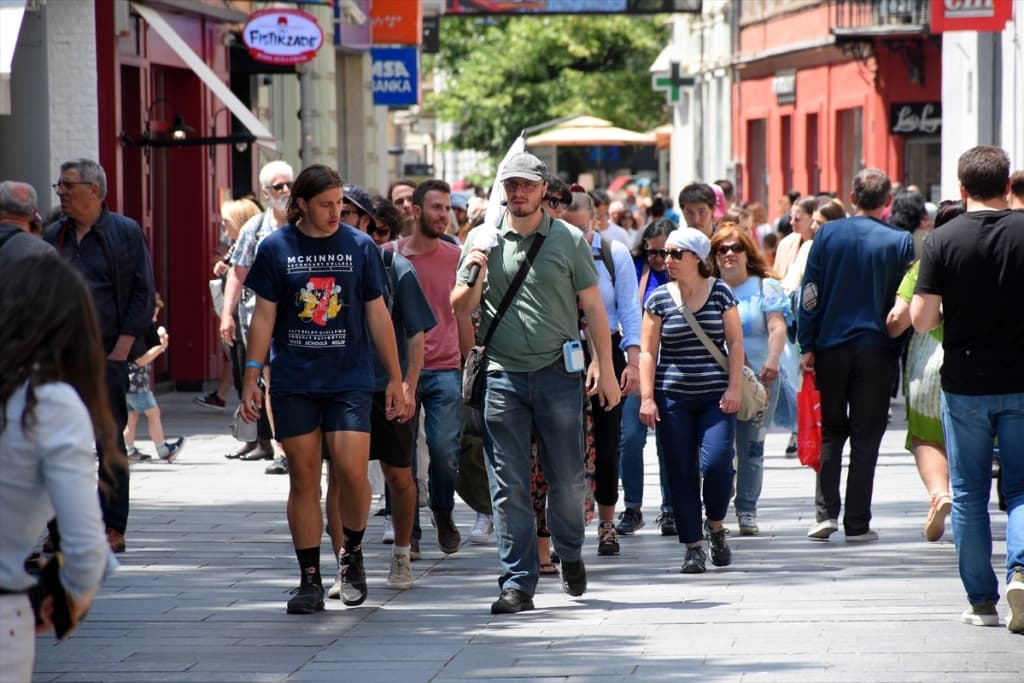 AA-20230604-31332154-31332131-LIJEPO_VRIJEME_I_SETNJA_BASCARSIJOM_U_SARAJEVU_NAJVISE_TURISTA_IZ_POLJSKE_TAJVANA_SRBIJE_DUBAIJA_TURKIYE_I_ARAPSKIH_ZEMALJA.jpg