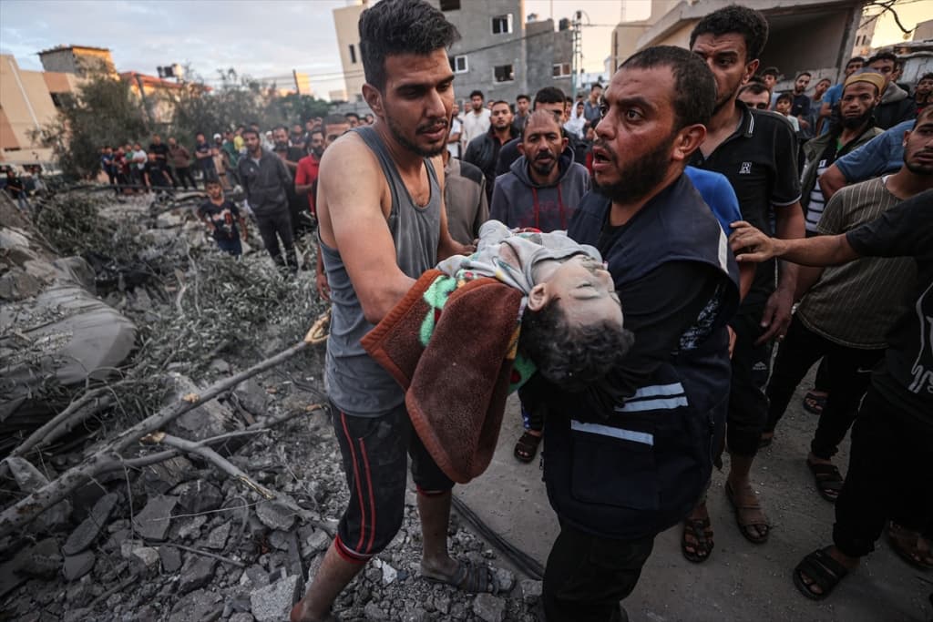 AA-20231017-32426379-32426377-IZRAEL_NASTAVLJA_ZRACNE_NAPADE_NA_GAZU.jpg