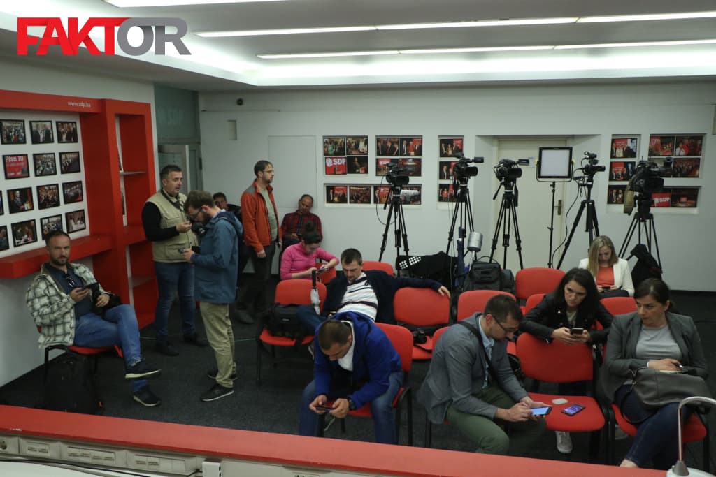 SDP novinari kasni press