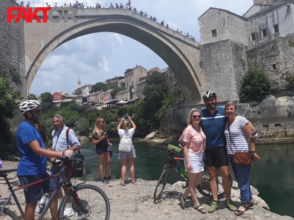 amir -zena alma i kćerka saida.jpg