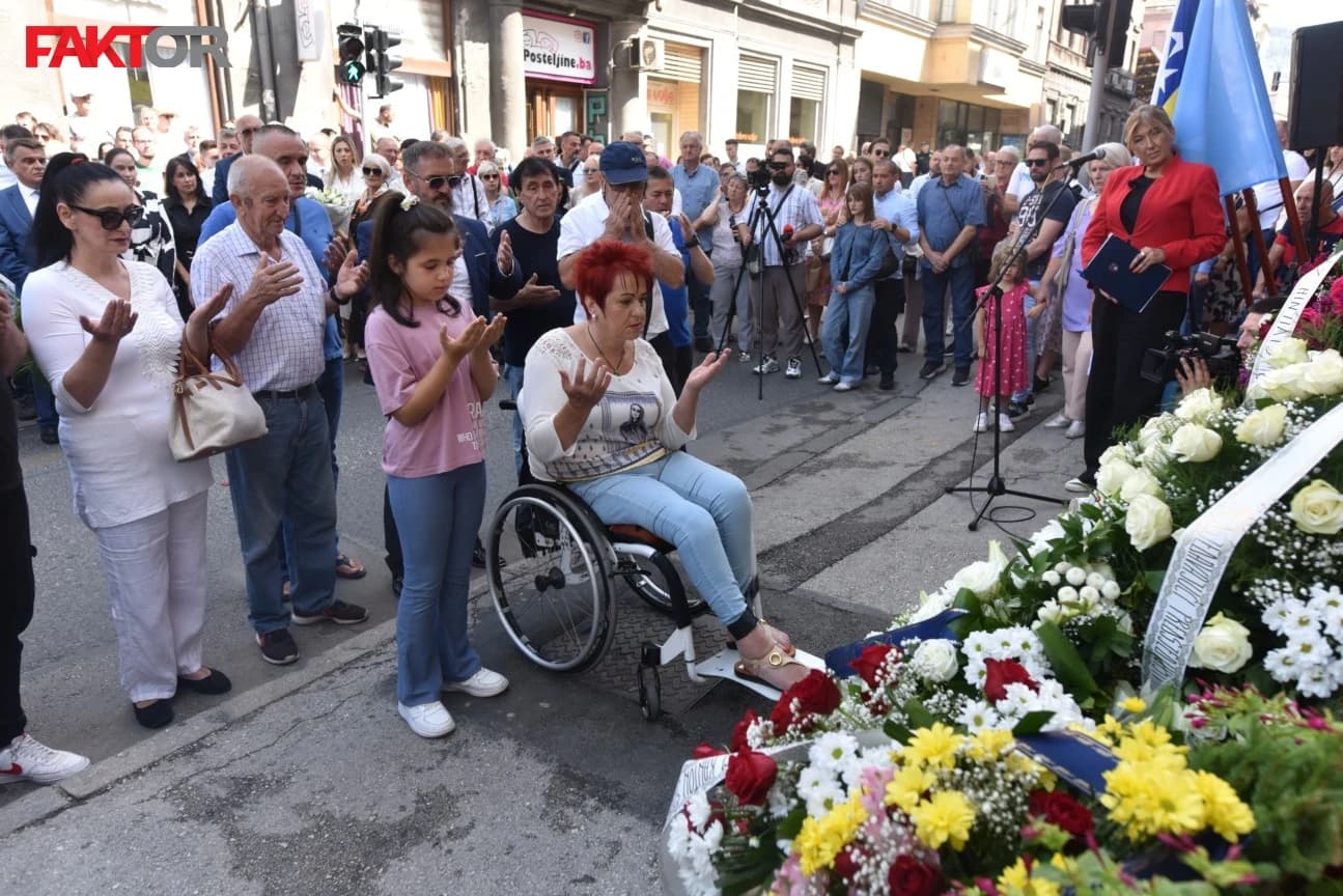 Polaganje cvijeća, Markale, Tržnica