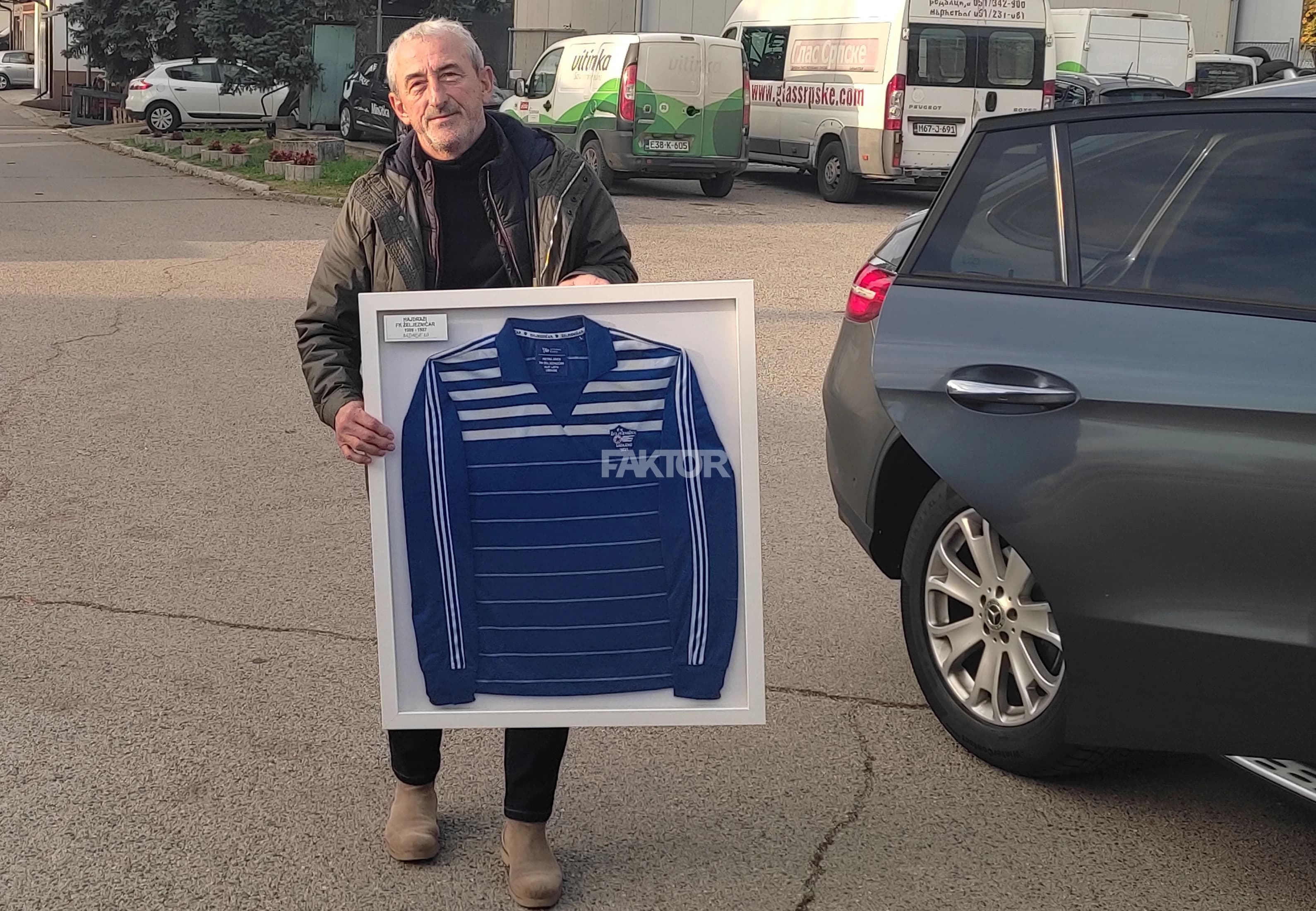 Meša Baždarević iz Francuske u Sarajevo donio uramljen dres Želje
