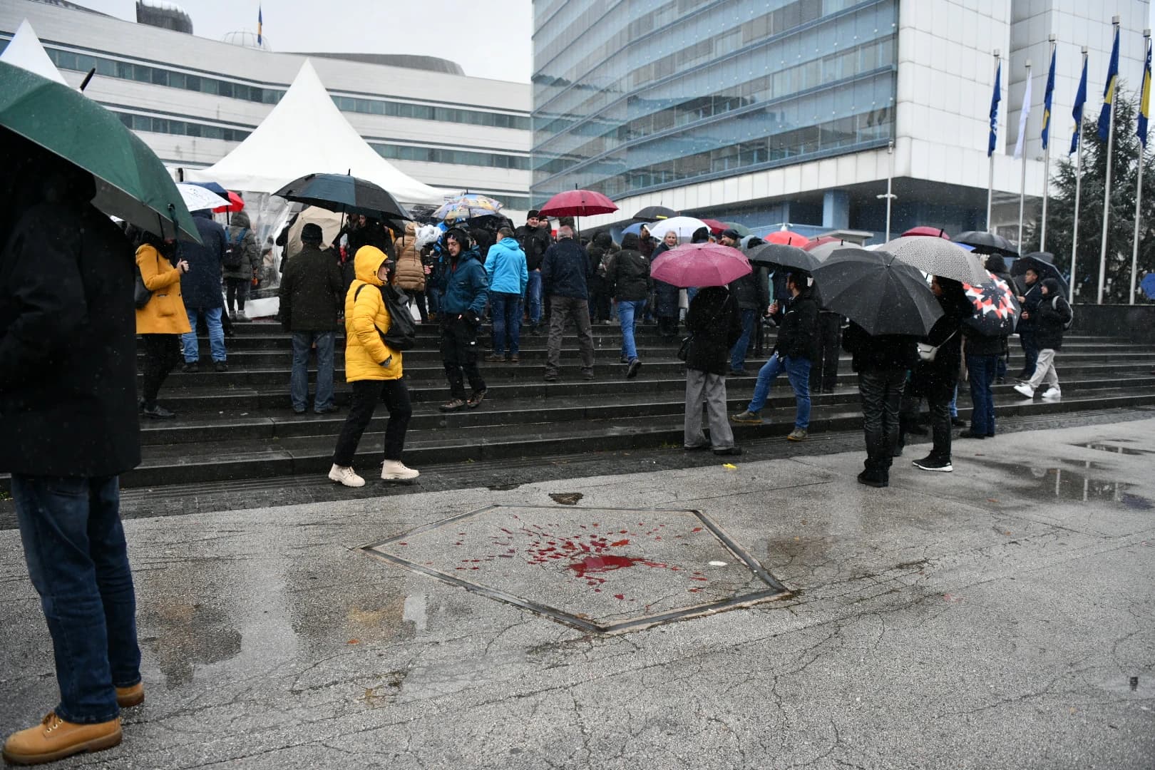 Okupljanje ispred Parlamenta BiH