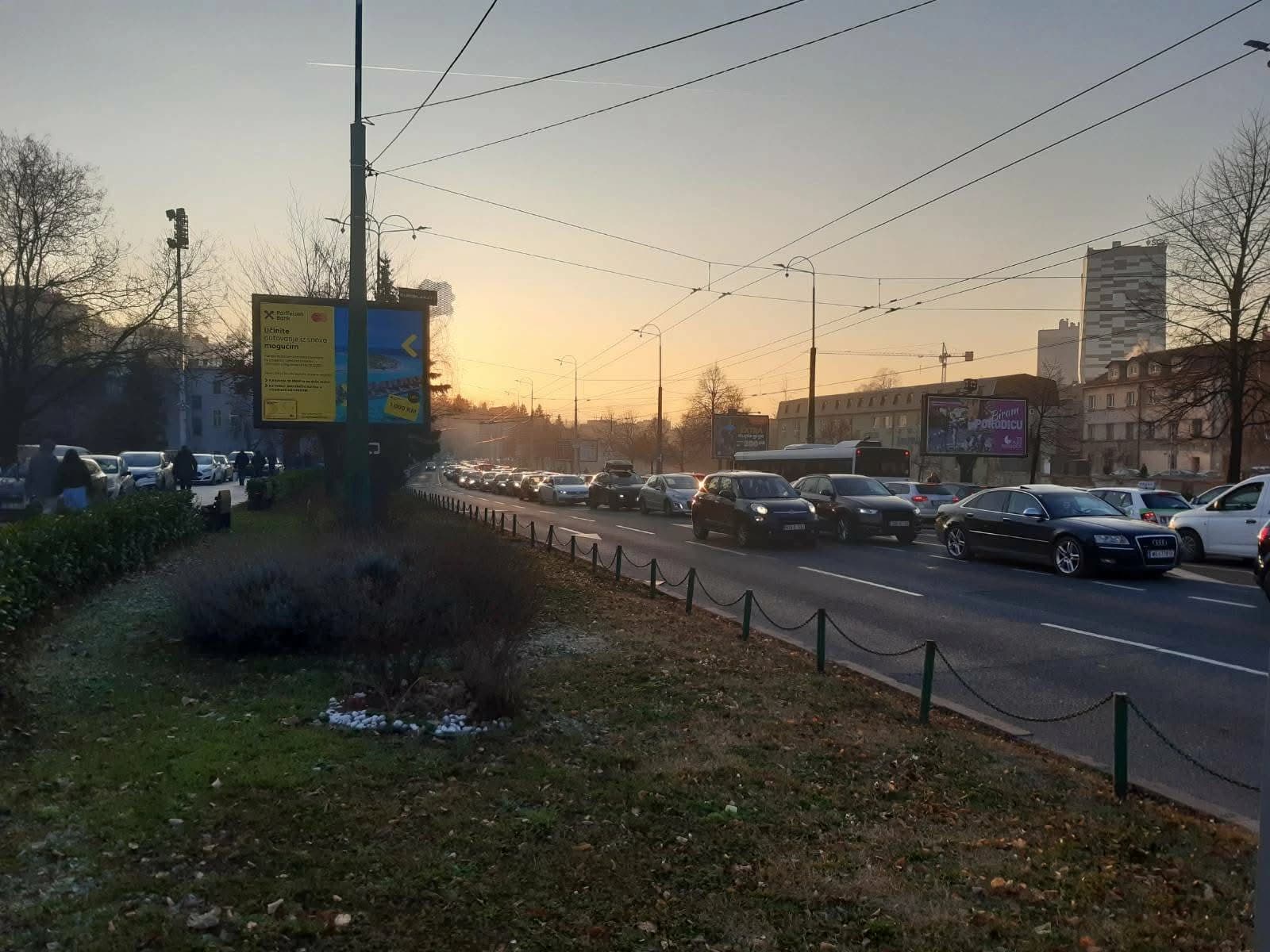 Duge kolone automobila