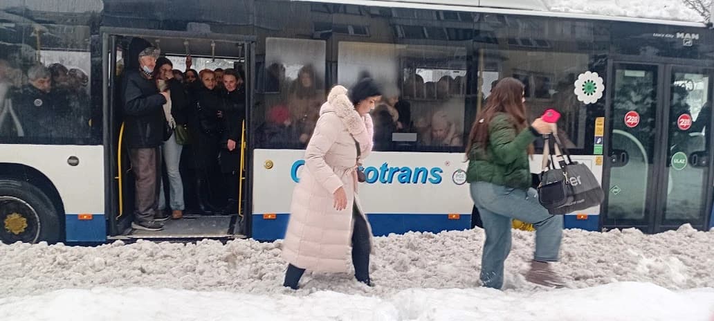 Autobusko stajalište na Čengić Vili