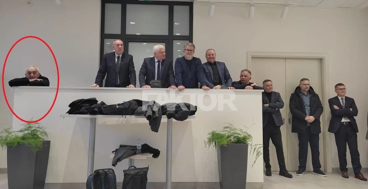 Čolpa "sa galerije" sa članovima IO pratio novogodišnju presicu u FSBiH