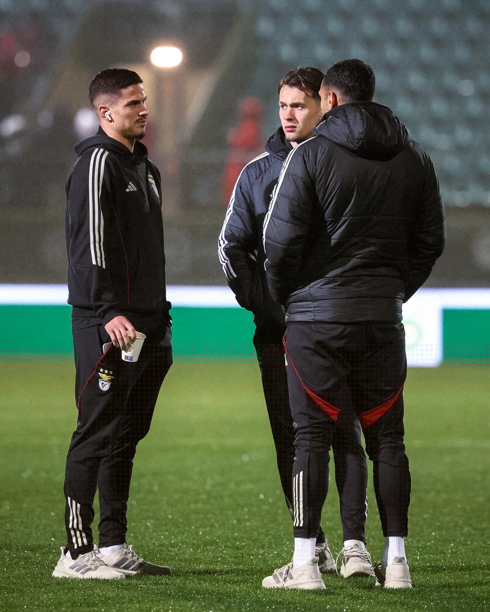 Dedić sa saigračima pred utakmicu Tondela - Benfica