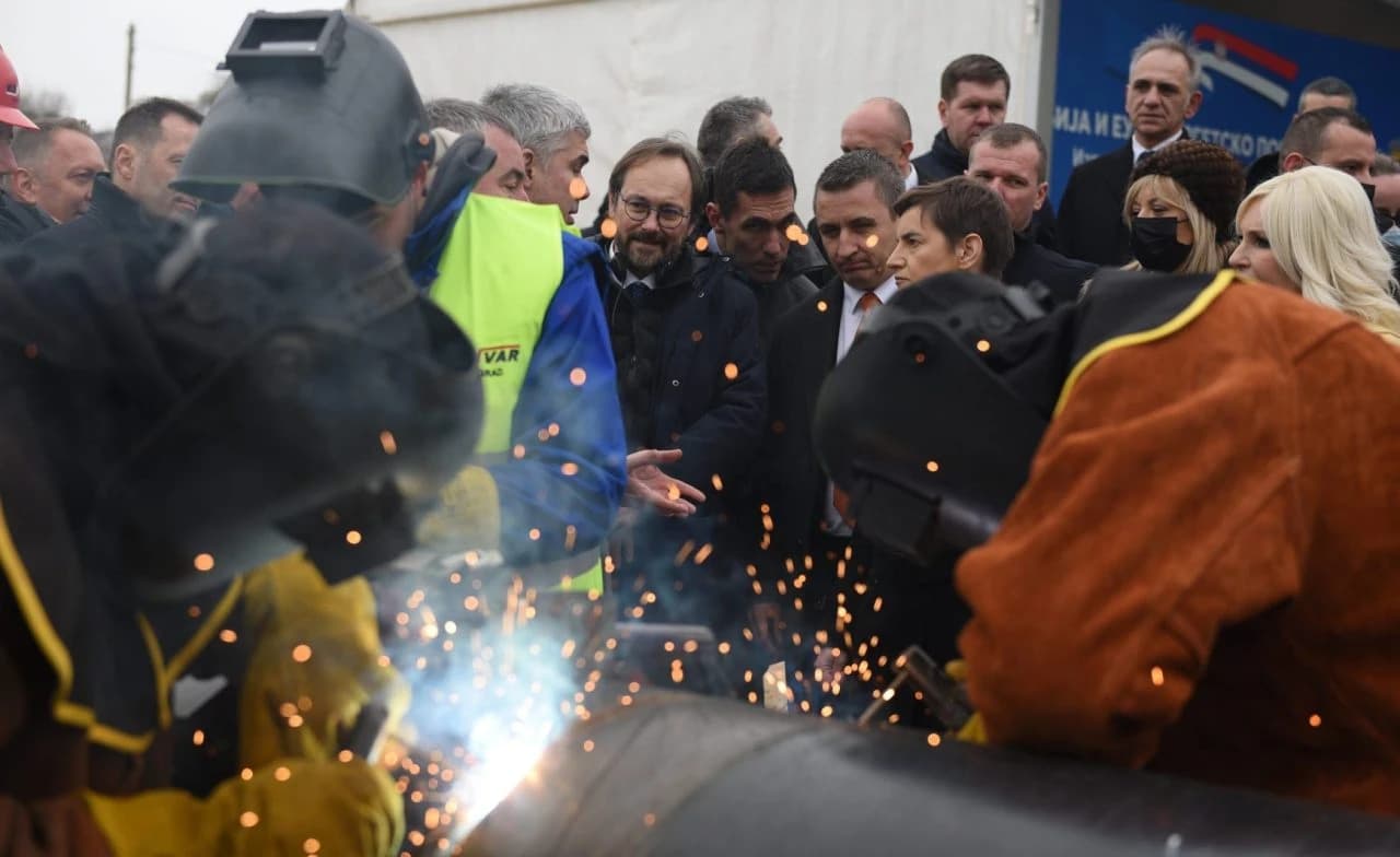 Pavlović iza Ane Brnabić u februaru 2022. godine