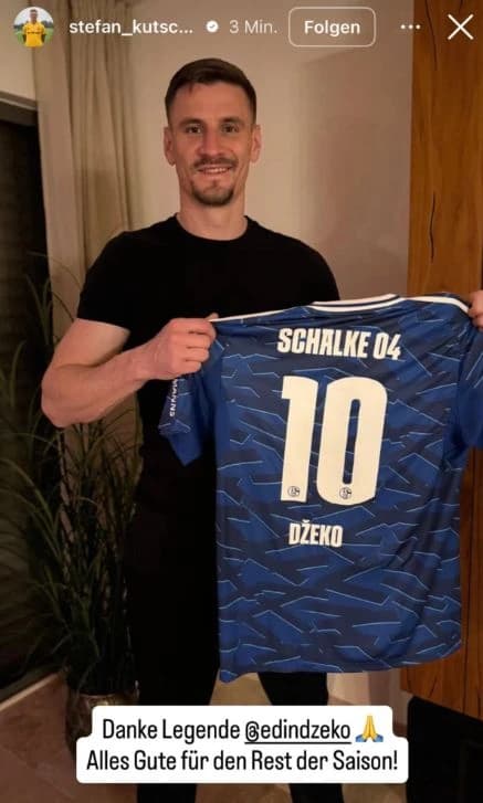 Kutschke pozira sa Džekinim dresom