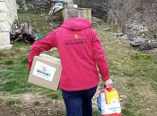 Prsluci i obilježja Merhameta