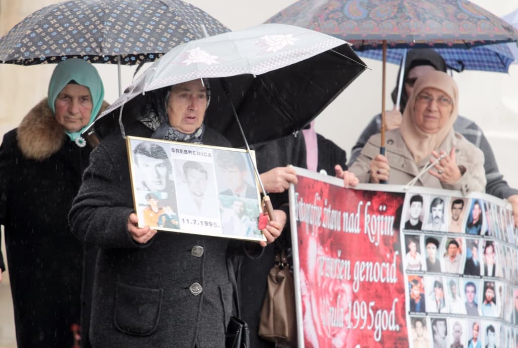 žene srebrenice,trg slobode  (1).jpg