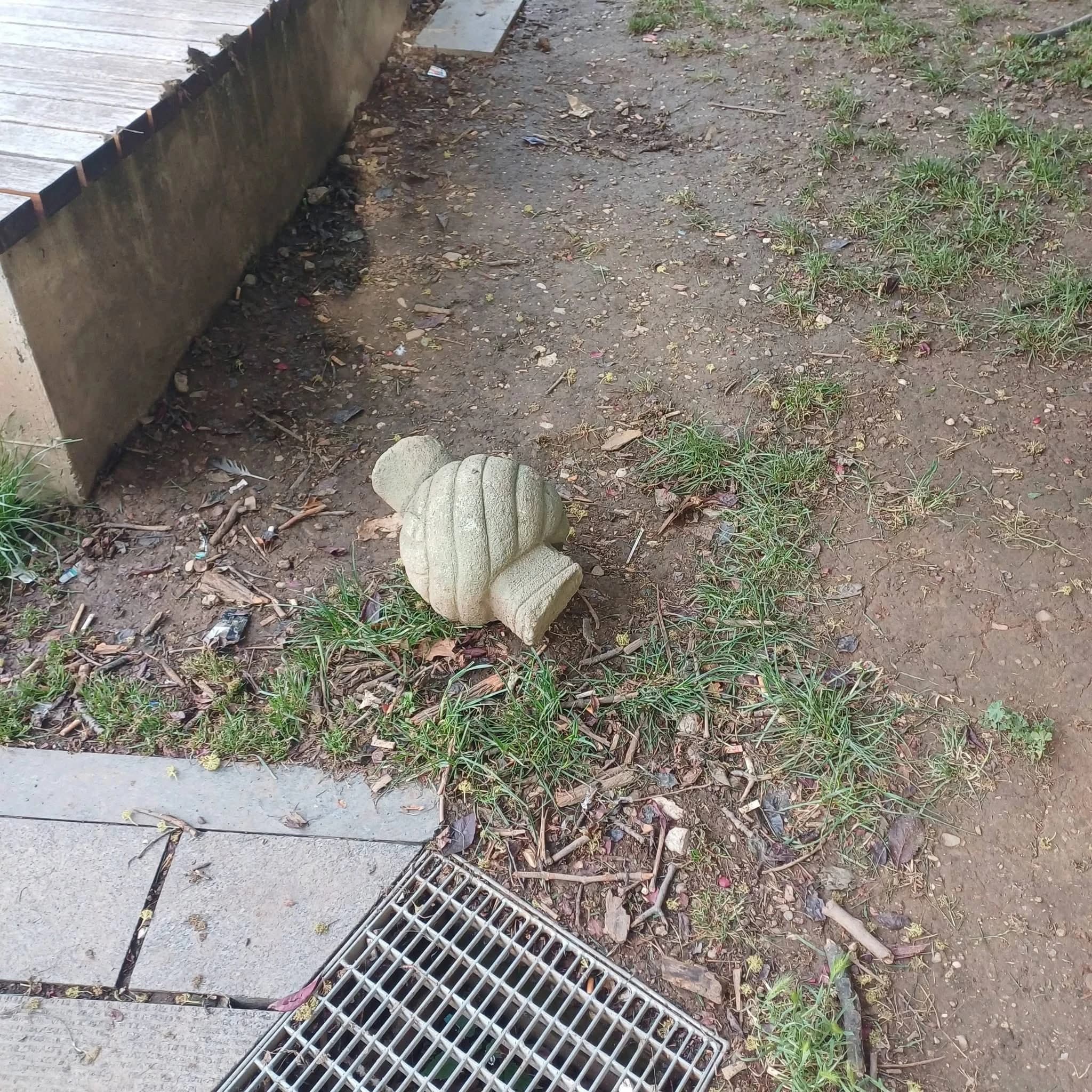 Srušeni nišan