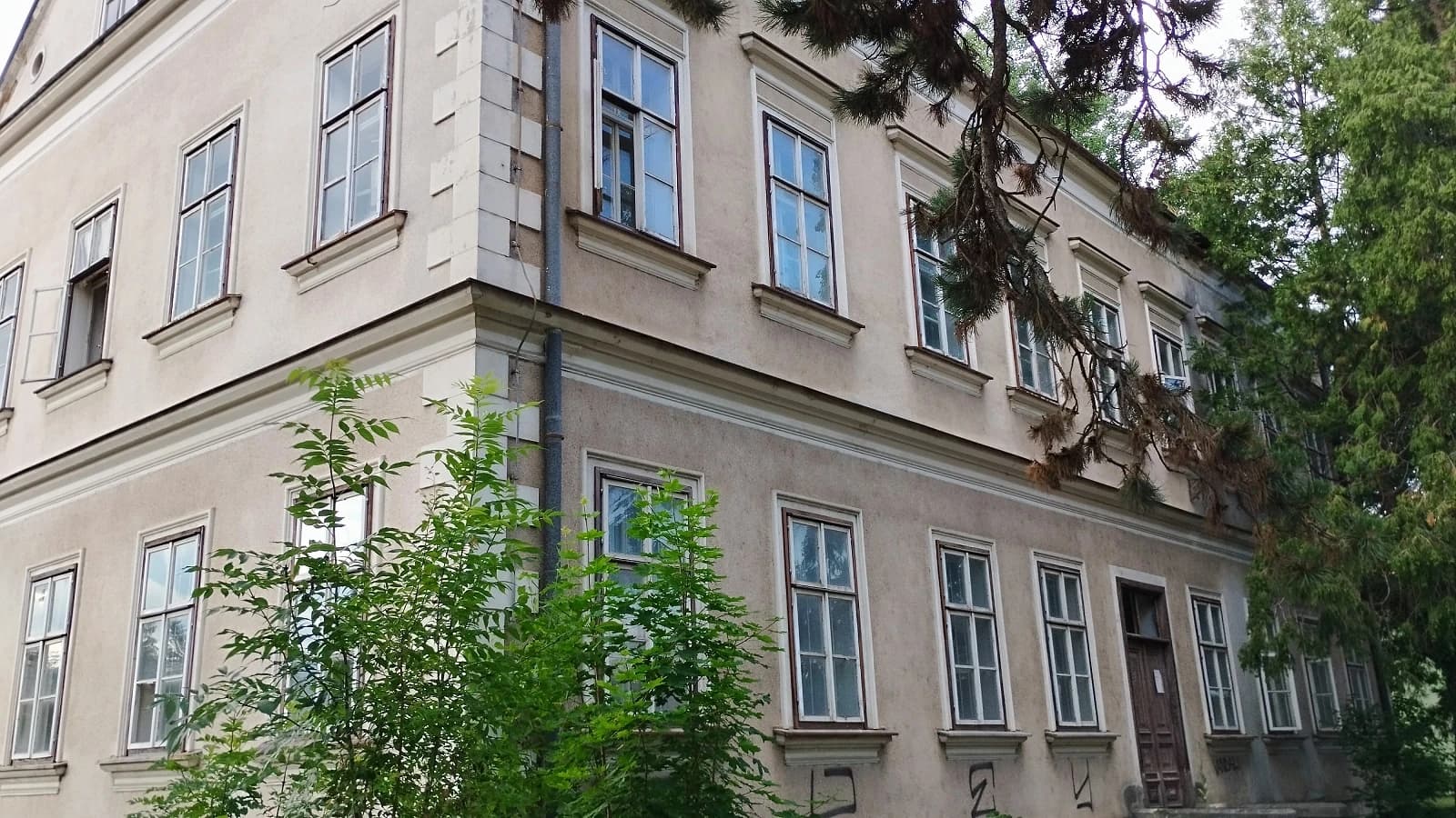 Zgrada u koju bi se izmjestili učenici