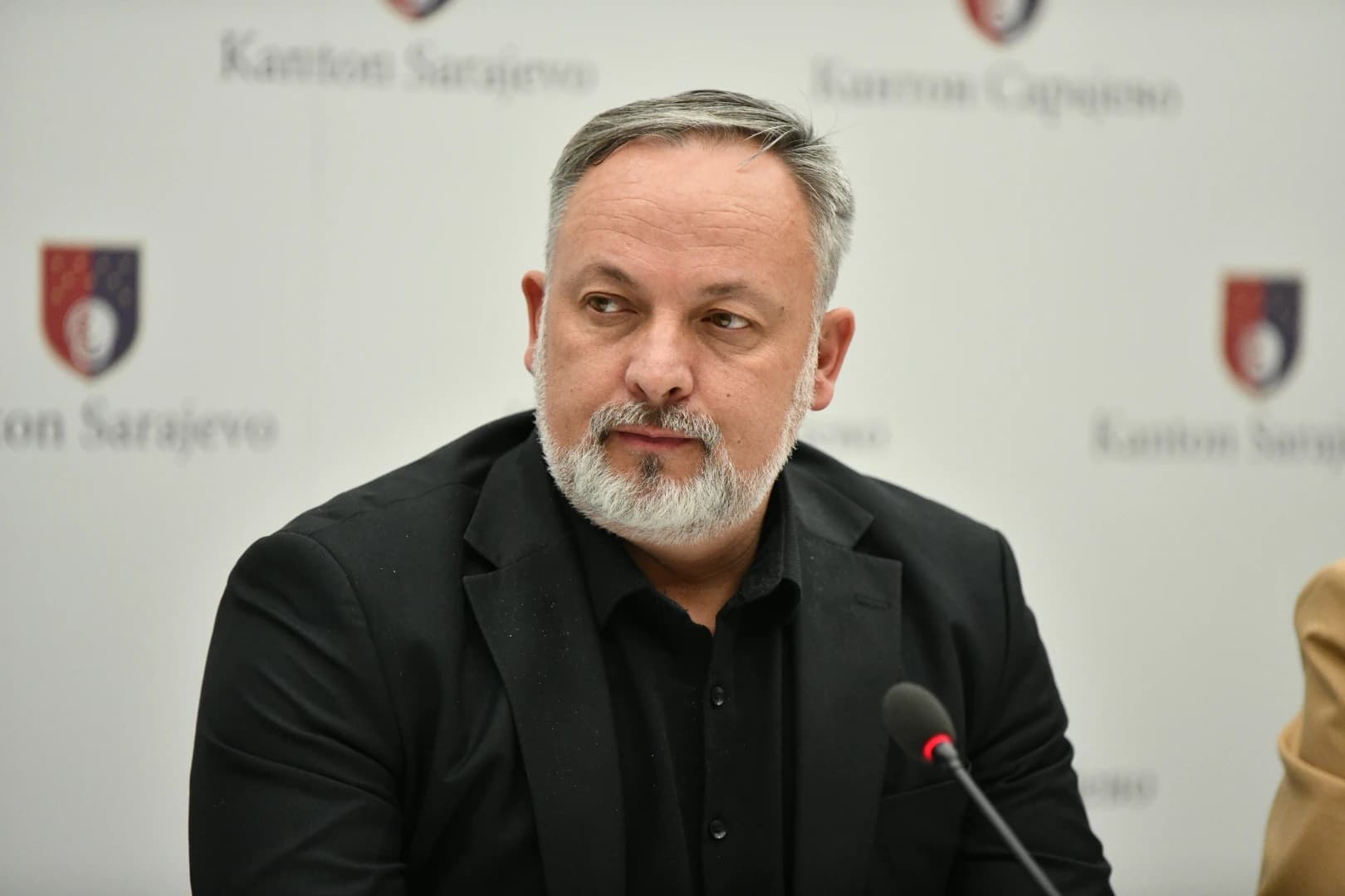 Dević: Kanton Sarajevo su doveli do dna