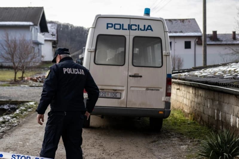 Bacio bombu na radnike koji su mu došli isključiti struju