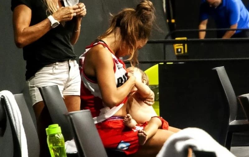 Argentinska košarkašica tokom utakmice dojila bebu, postala hit na društvenim mrežama