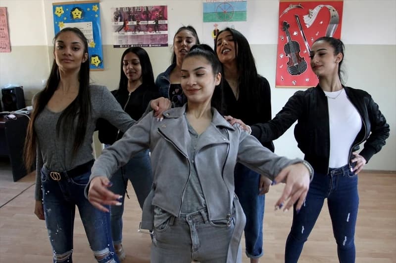 Prvi ženski romski bend na svijetu "Pretty Loud": Muzikom za ravnopravnost i bolje sutra