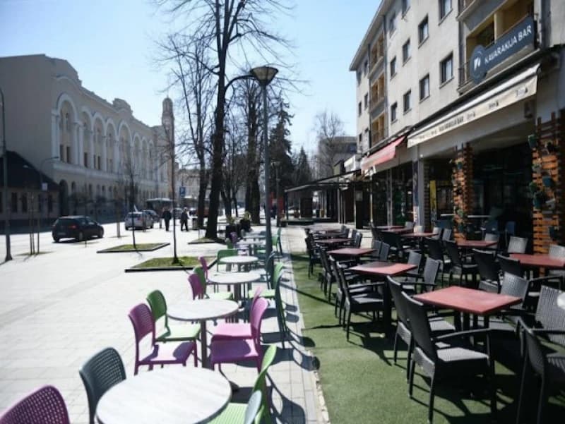 U RS-u se zatvaraju kafići, tržni centri, frizerski saloni...