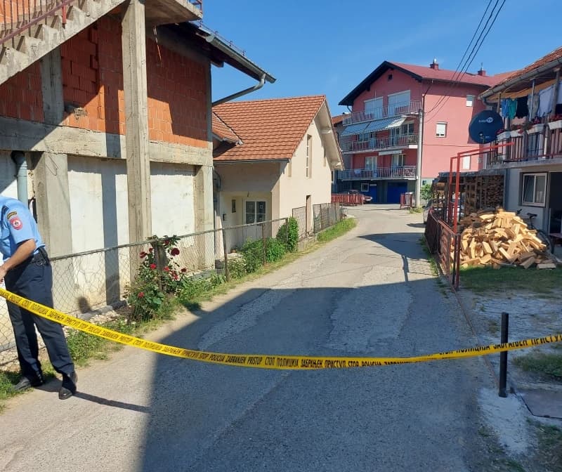 Ispred kuće u banjalučkom naselju Lauš bačena bomba, oštećen automobil