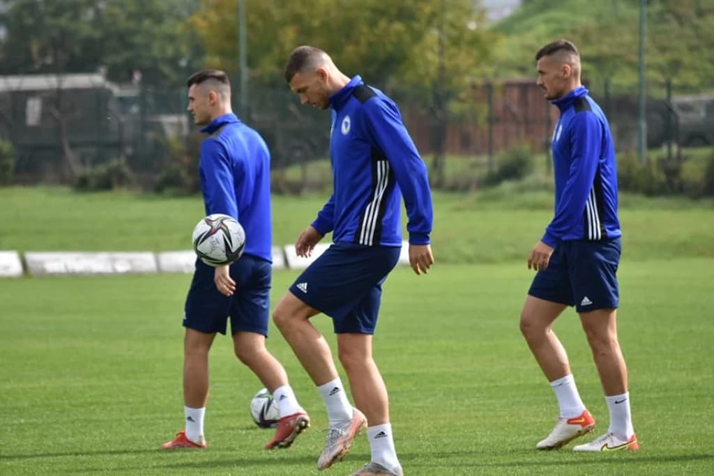 Zmajevi prije ulaska u avion odradili trening
