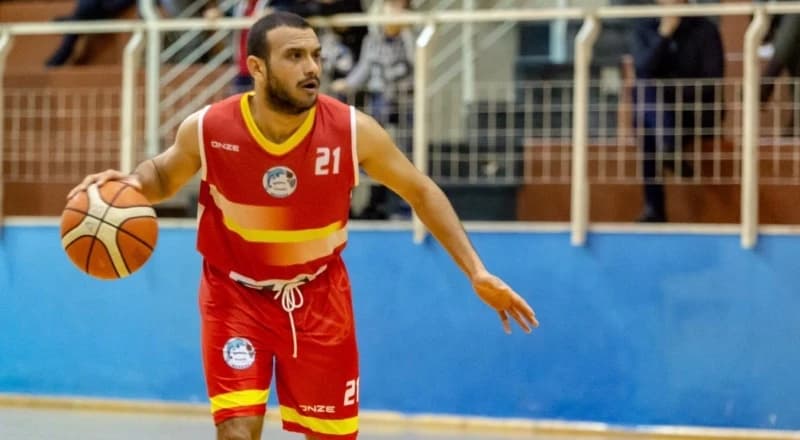Košarkaš se srušio na terenu, preminuo u bolnici