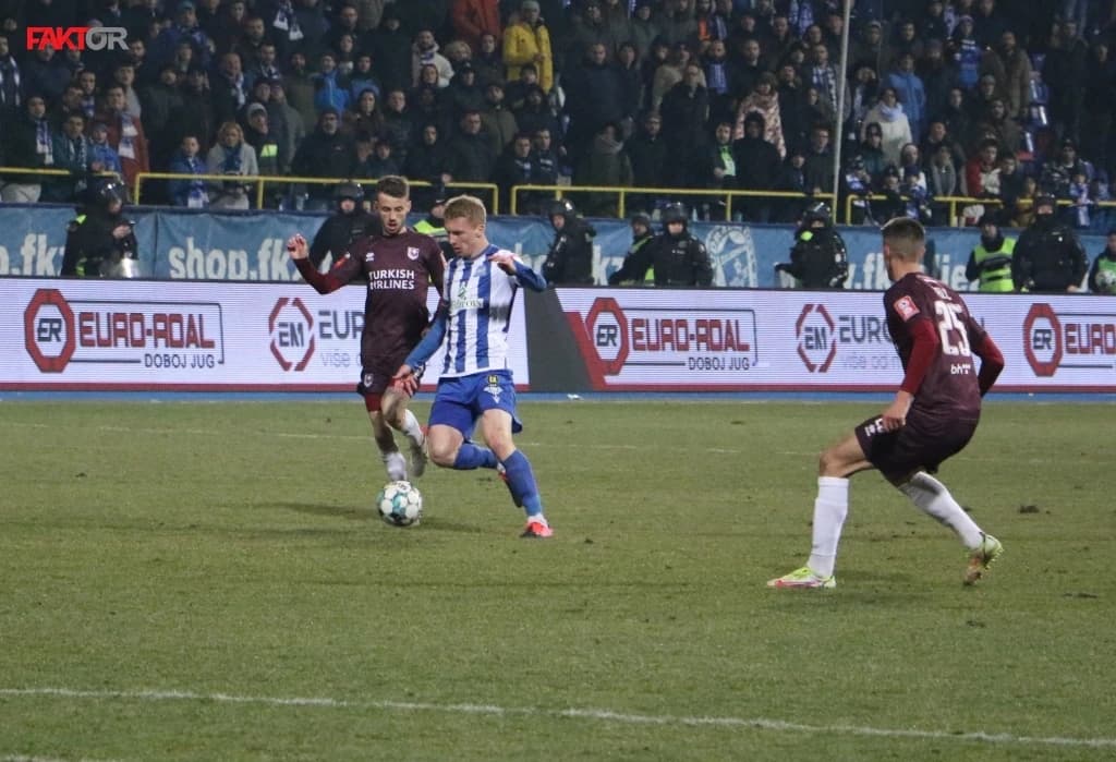 Musiću vječiti derbi, Peljti semafor, Kaljanac sudi Pod Bijelim brijegom