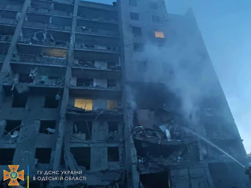 Rusi raketirali zgradu i odmaralište u Odesi, najmanje 17 poginulih