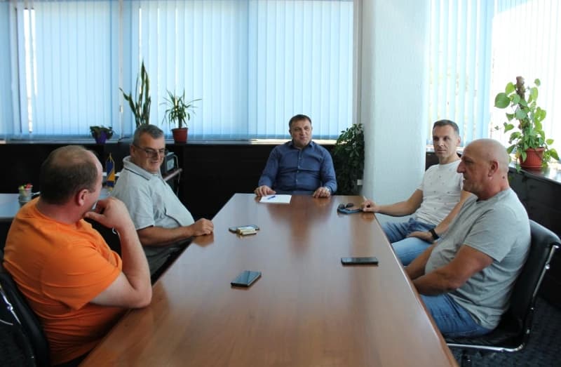 Dedić i poljoprivrednici