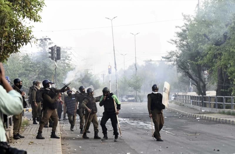 Pakistan: Novi sukobi ispred rezidencije bivšeg premijera kojeg policija želi uhapsiti