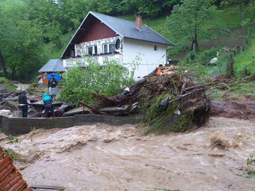 Poplave i u Tuzlanskom kantonu: U Orahovici i Banovići Selu najkritičnije