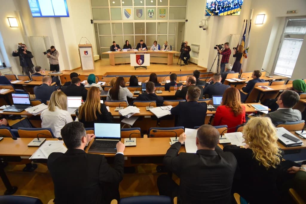Tri trga u Sarajevu dobila nove nazive, sjednica Skupštine bit će nastavljena sutra