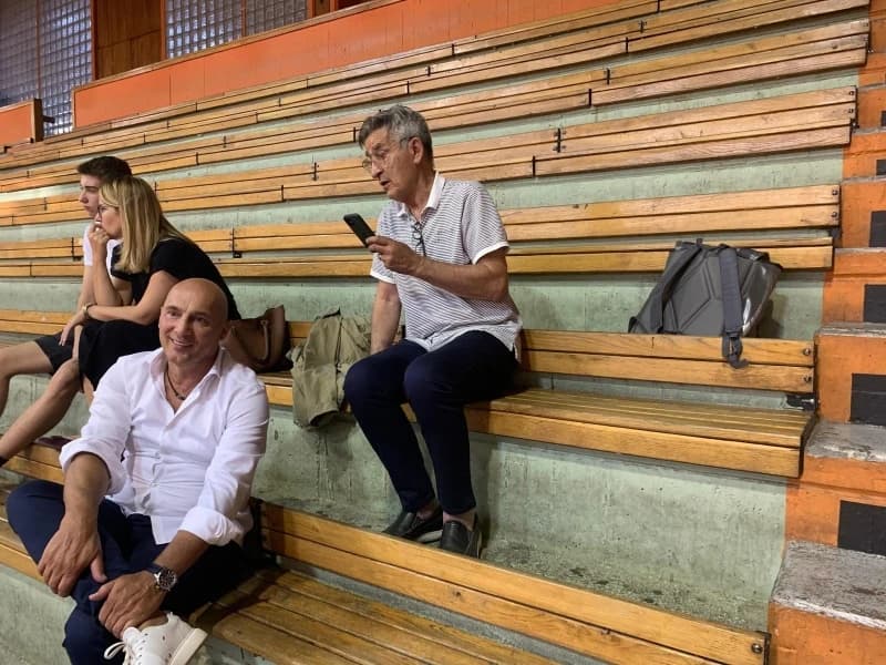 Legendarni Bogdan Tanjević prisustvovao treningu košarkaša BiH