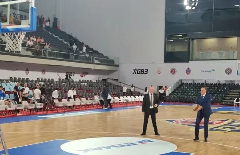 Dodik prvi šutirao na novom parketu, nije se proslavio