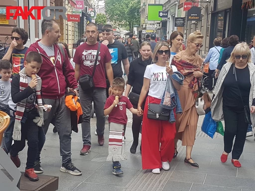 Sarajevske ulice u bordo bojama
