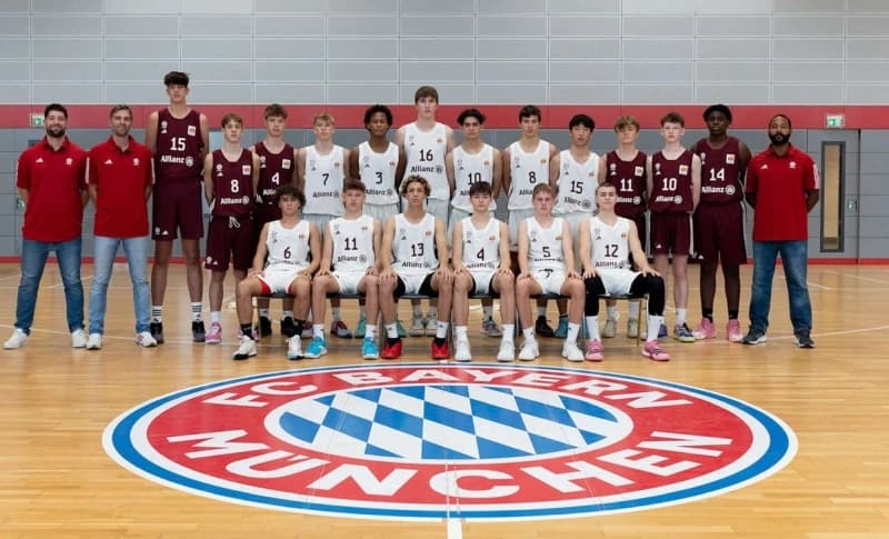 Ima 15 godina i visok je 218 cm: Ko je Namik Muratović koji nosi dres Bayerna?
