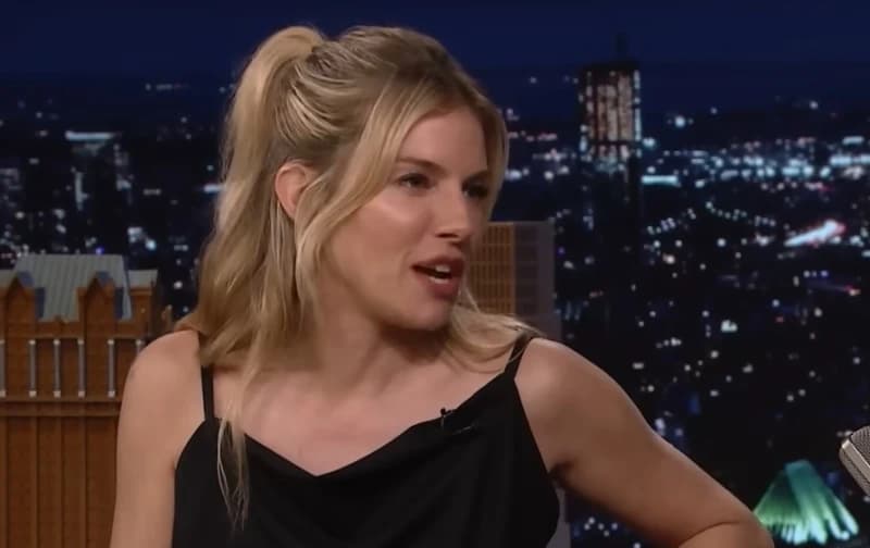 Porodila se Sienna Miller: Glumica i njen 15 godina mlađi dečko dobili djevojčicu 
