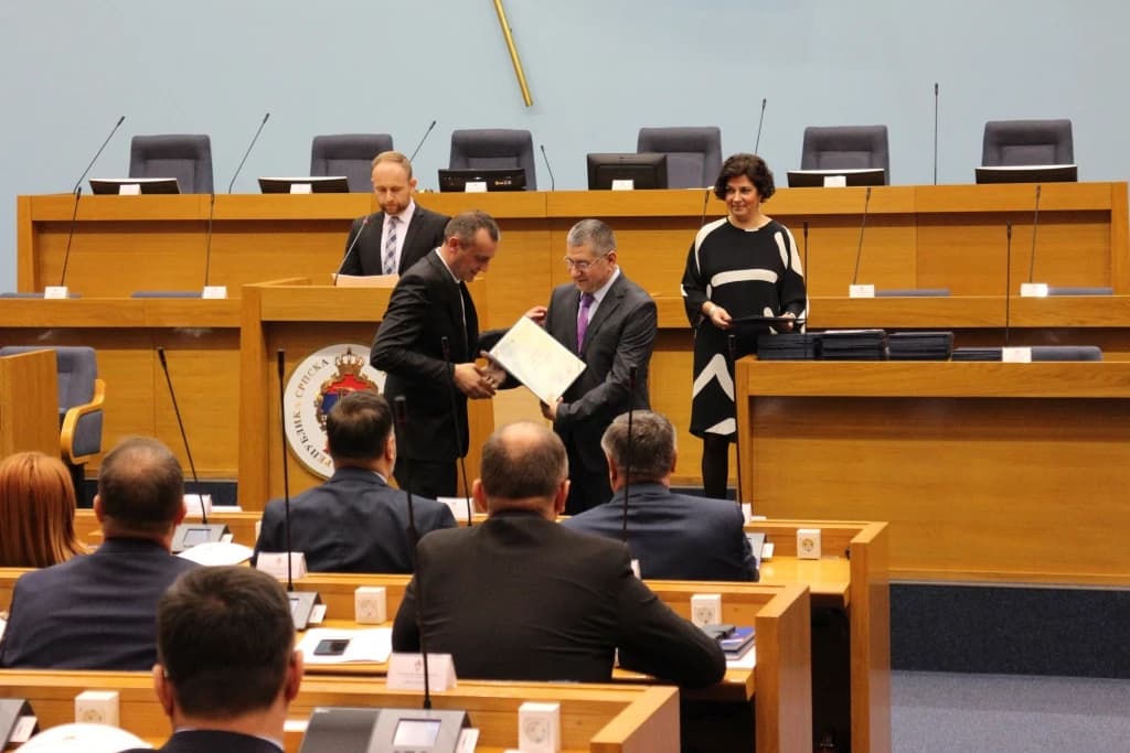 NSRS: Na dnevnom redu zabrana prodaje državnog kapitala off-shore kompanijama