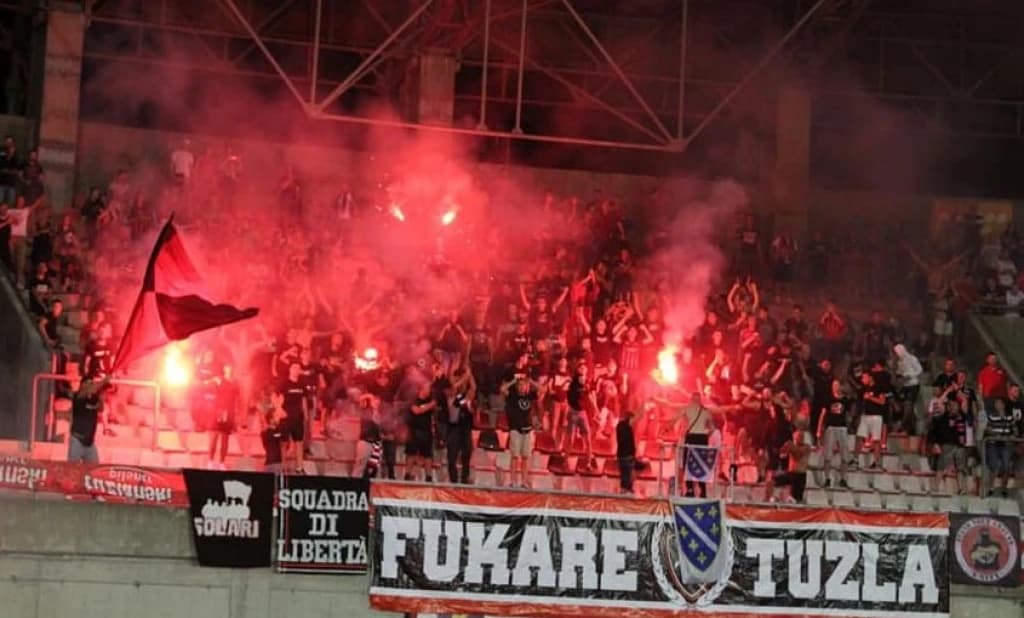 Navijači Slobode skandiraju protiv Uprave, a "sjetili se" i Milorada Dodika