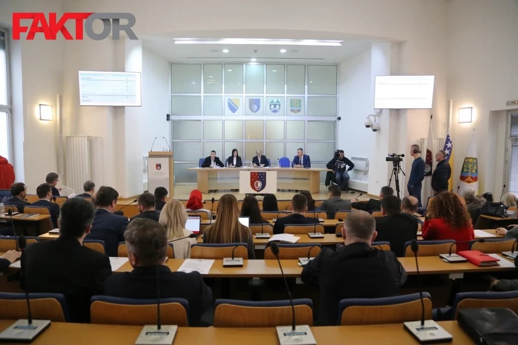Izgleda da mu nije svejedno: Elmedin Konaković "kasni" na vlastitu smjenu