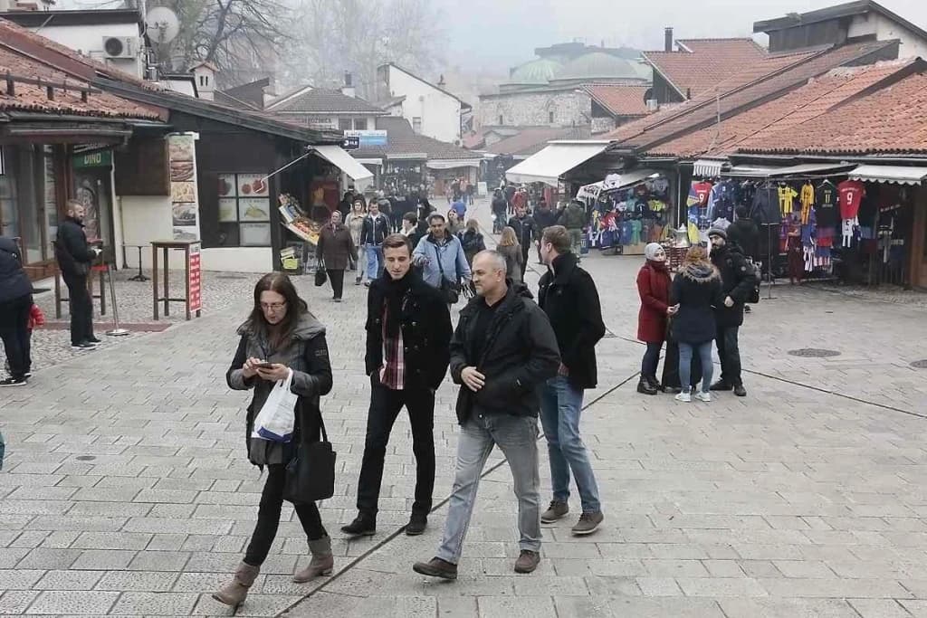 Pretežno oblačno, na planinama moguć i snijeg, razvedravanje u poslijepodnevnim satima