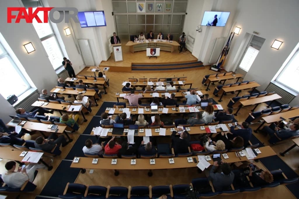 Formirano devet klubova zastupnika u Skupštini KS, bilo ih 11