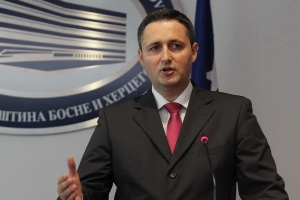 Bećirović o odlikovanju Dodika: Problem BiH leži u Vučićevoj velikosrpskoj politici