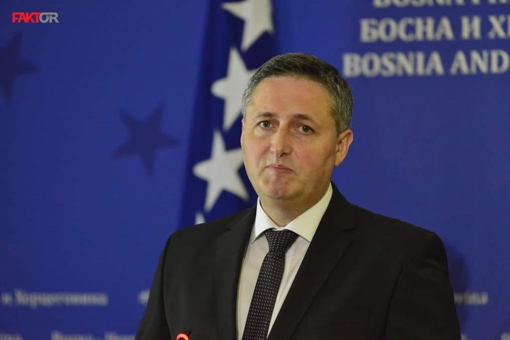 Bećirović: Vučić misli da Dodikovo rušenje Dejtona vodi prosperitetu, a da djelovanje OHR-a ne vodi