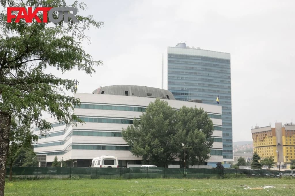 Otkazana sjednica Vijeća ministara BiH, došli samo Zvizdić i tri ministra