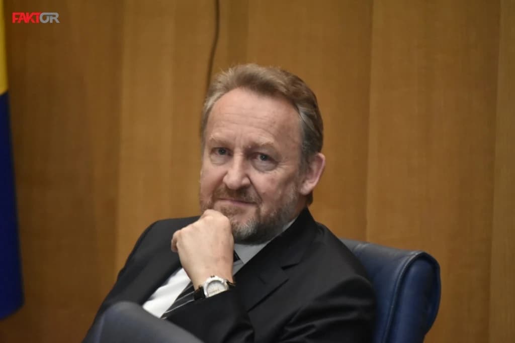 Izetbegović: Hoće li neki otići iz SDA, ko "vidi trn u tuđem, a ne vidi balvan u svom oku",  šta je istina o "trezoru"
