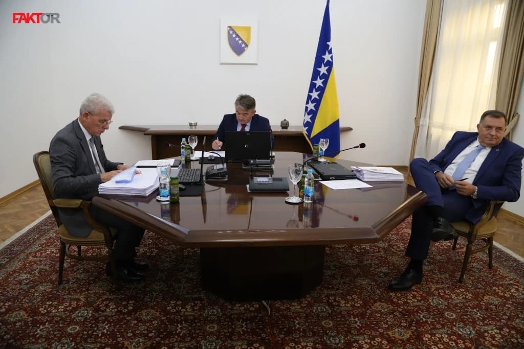Predsjedništvo BiH: Dodik tražio da BiH bude neutralna u vezi sa Ukrajinom, Komšić i Džaferović ga odbili