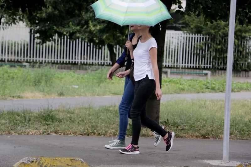U Bosni danas pretežno oblačno sa lokalnim pljuskovima, u Hercegovini sunčano