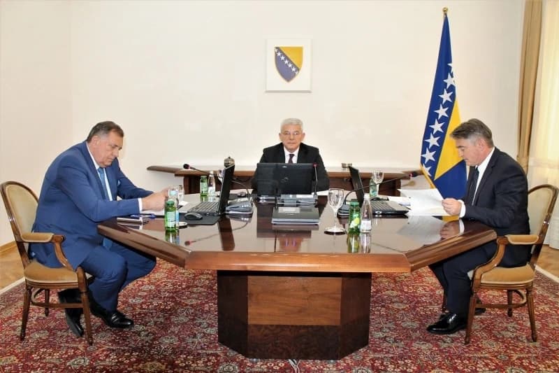 Dodik u svom stilu: Tražio smjenu Džaferovića, želi biti predsjedavajući i da ide u New York kako bi govorio u UN-u