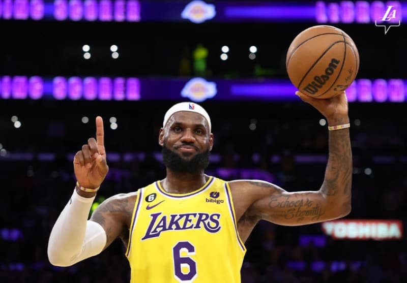 LeBron James na 40 poena do velikog jubileja, Dončić nezaustavljiv